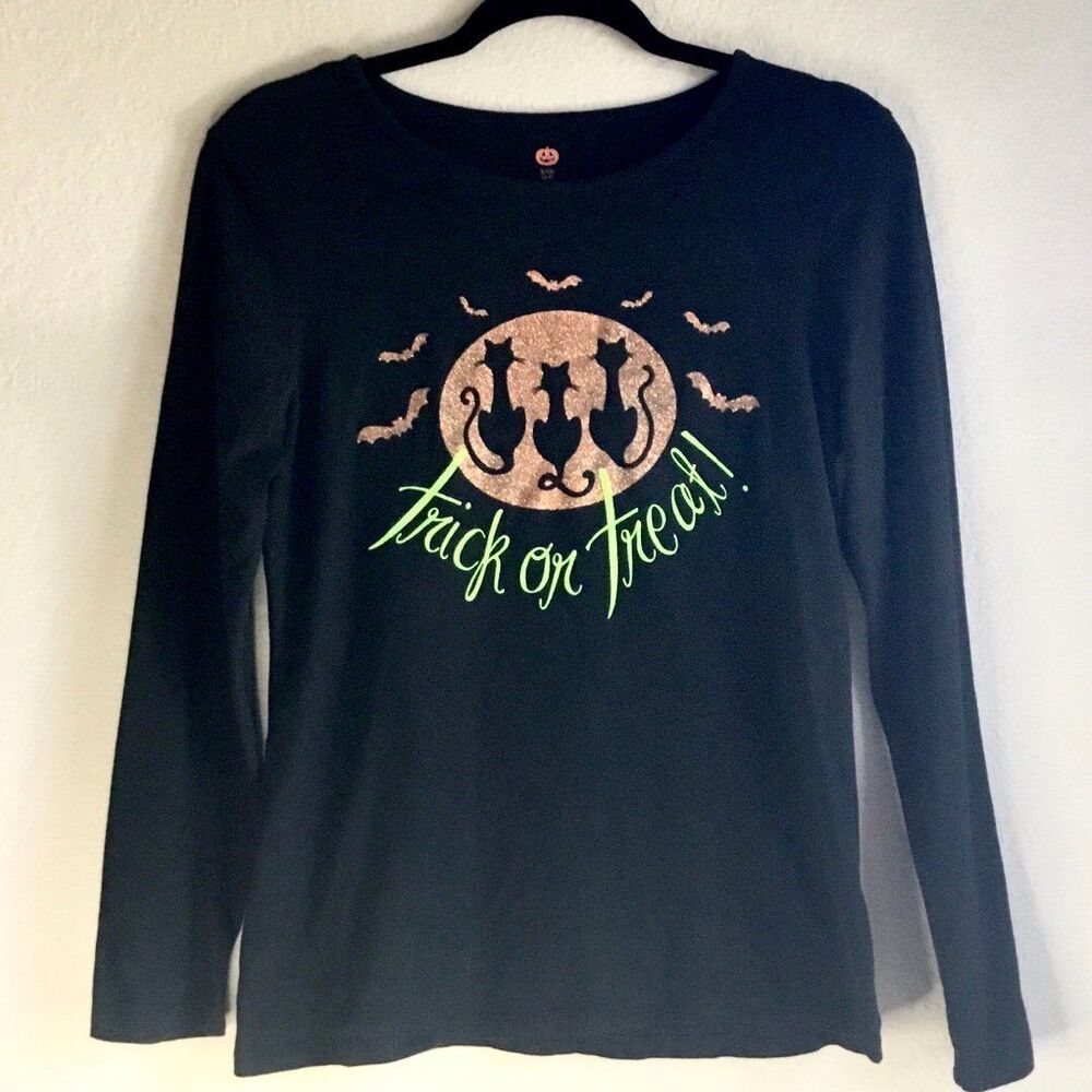 3 cats black long sleeved Halloween graphic shirt bats pumpkin trick or treat S